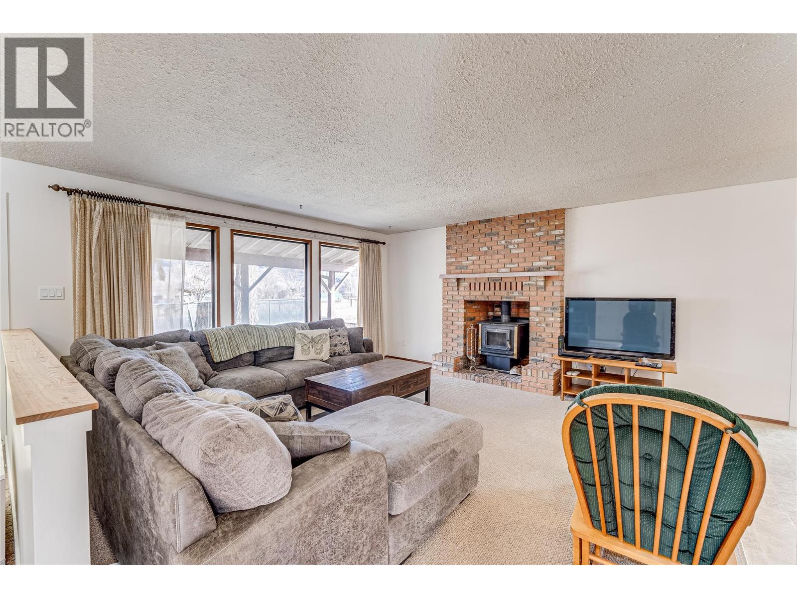 6312 Learmouth Road, Coldstream, British Columbia  V1B 3G3 - Photo 4 - 10377233