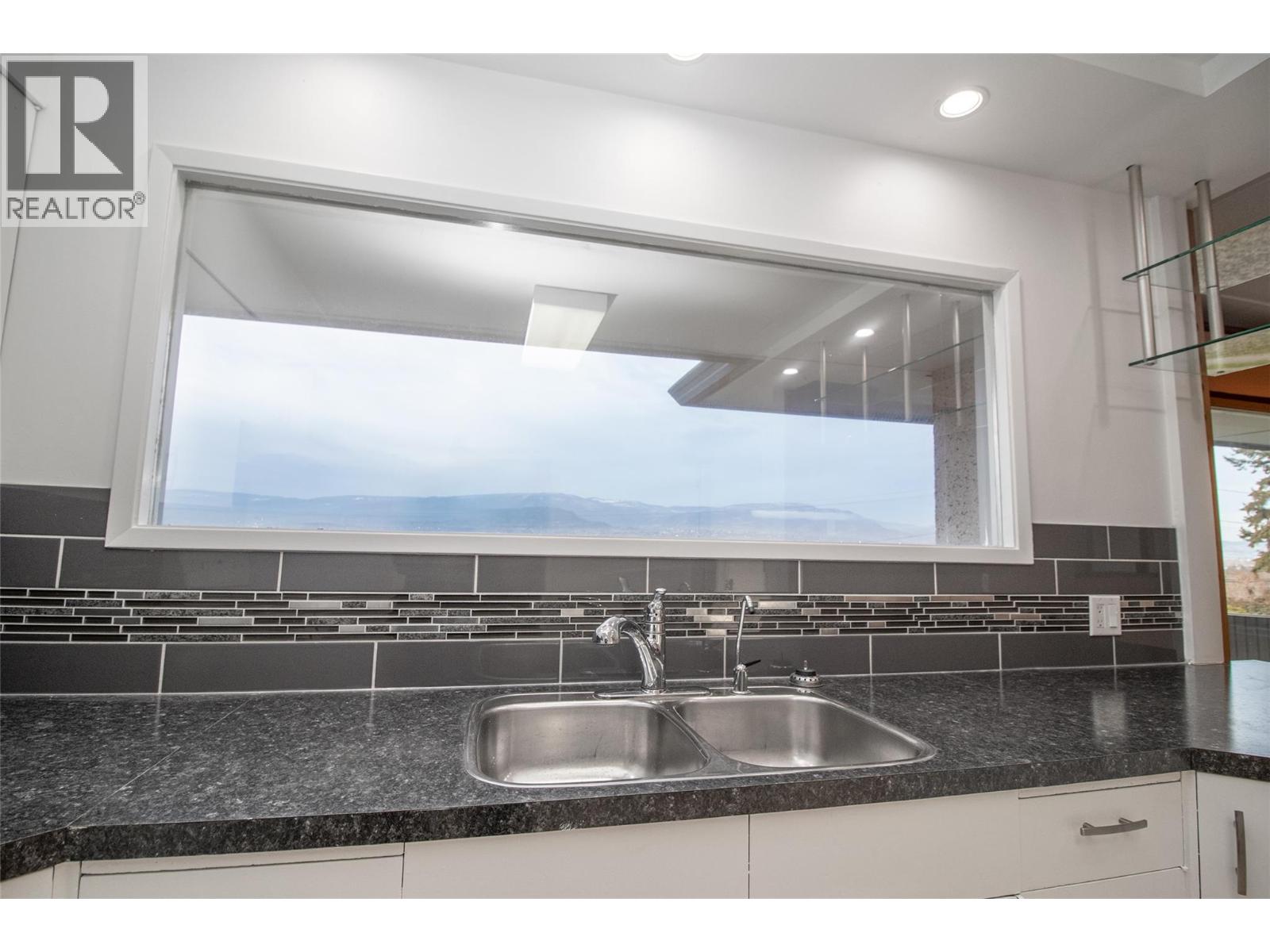 4829 Lakeshore Road, Kelowna, British Columbia  V1W 4H6 - Photo 4 - 10377092