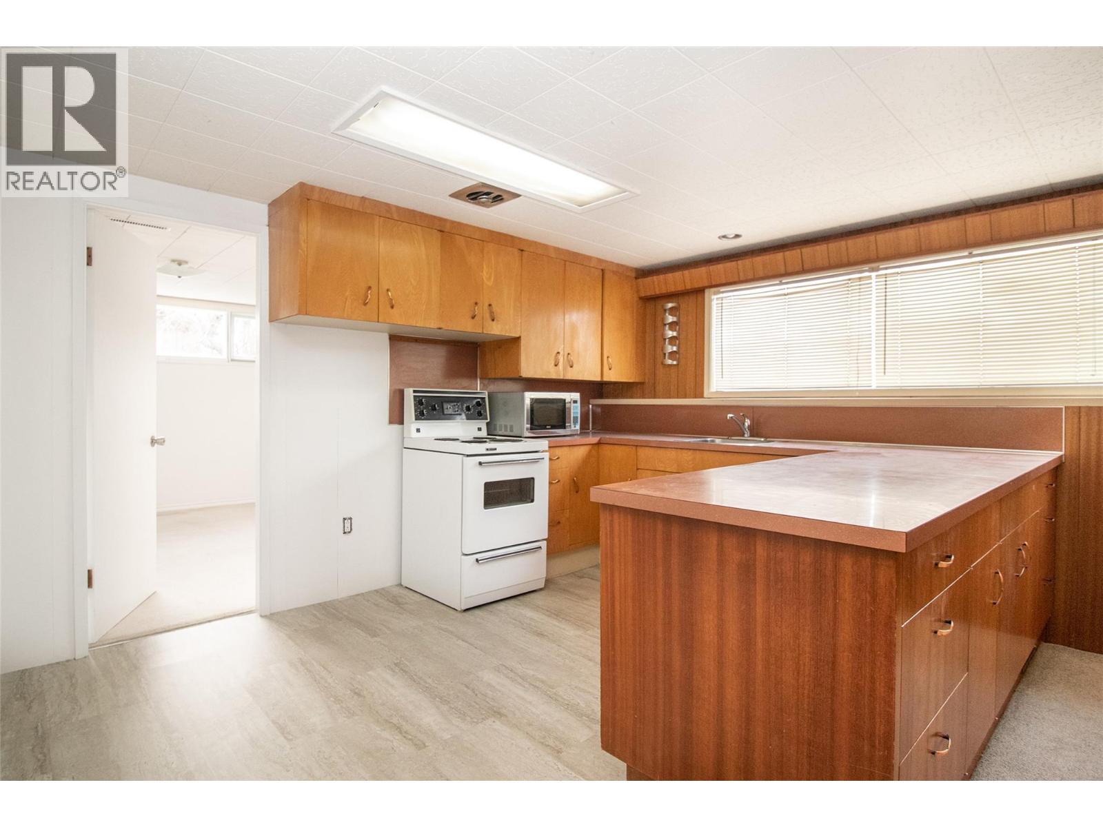 4829 Lakeshore Road, Kelowna, British Columbia  V1W 4H6 - Photo 44 - 10377092