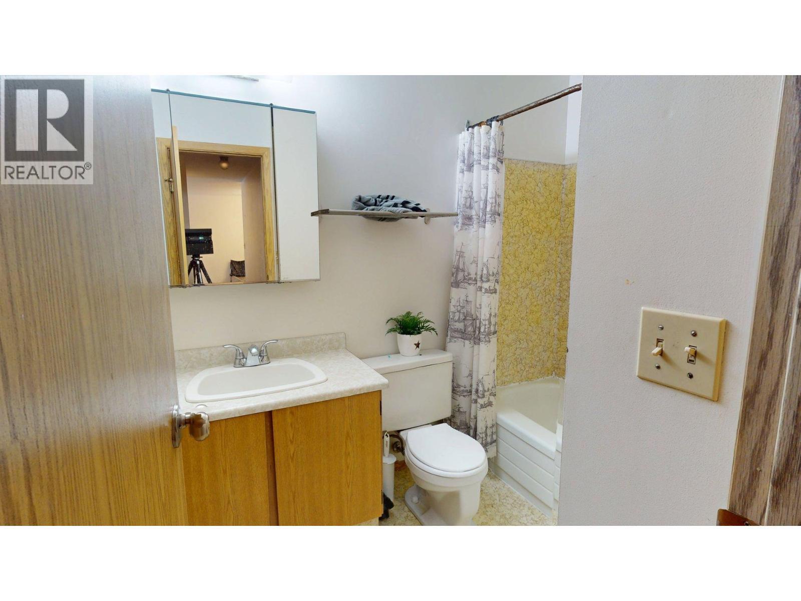 10 Cariboo Drive Unit# 105, Elkford, British Columbia  V0B 1H0 - Photo 17 - 10377384