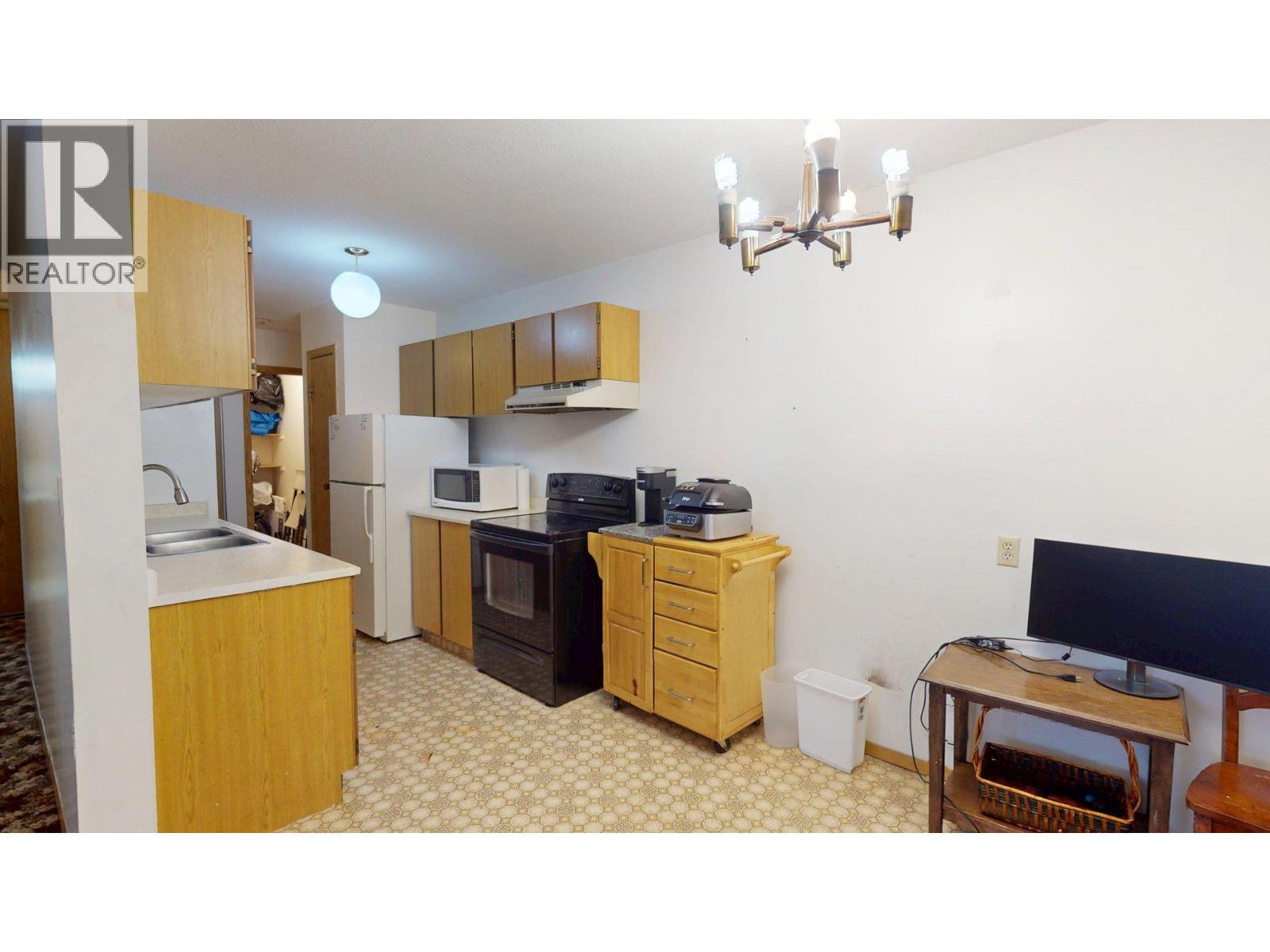 10 Cariboo Drive Unit# 105, Elkford, British Columbia  V0B 1H0 - Photo 8 - 10377384