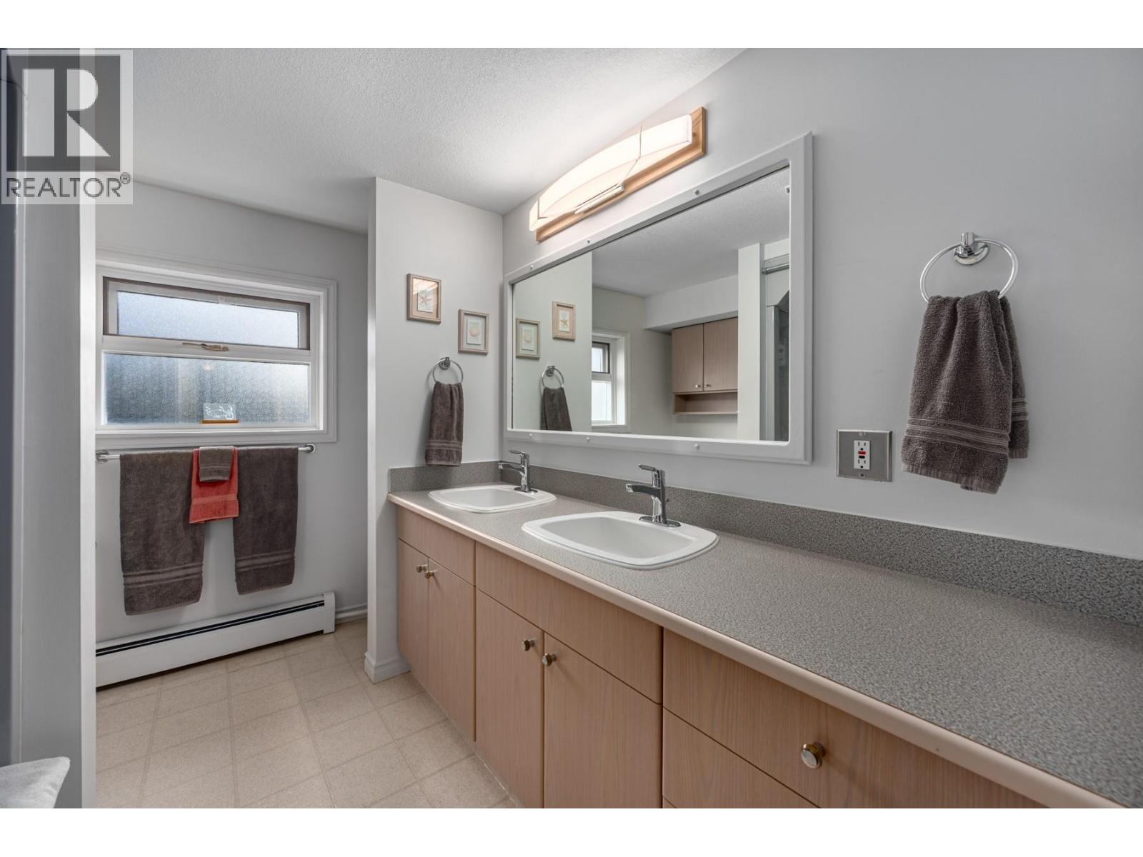 2398 Reid Avenue, Merritt, British Columbia  V1K 1H6 - Photo 32 - 10376909