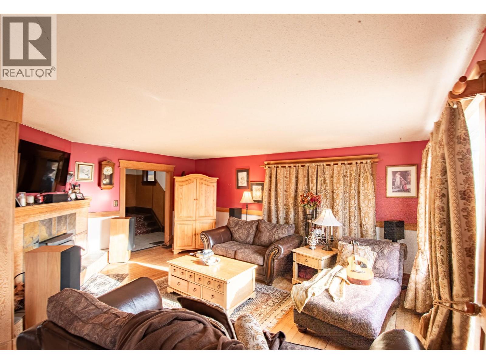 13606 Cooke Avenue, Summerland, British Columbia  V0H 1Z1 - Photo 6 - 10373113