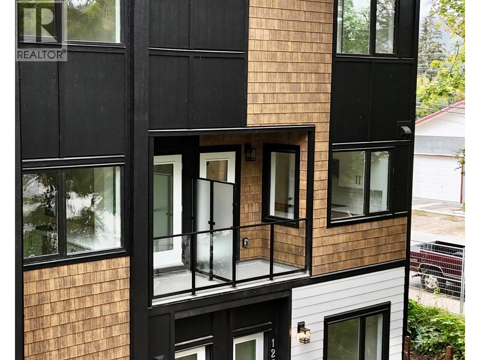 402 King Street, Revelstoke, British Columbia  V0E 2S0 - Photo 3 - 10377097