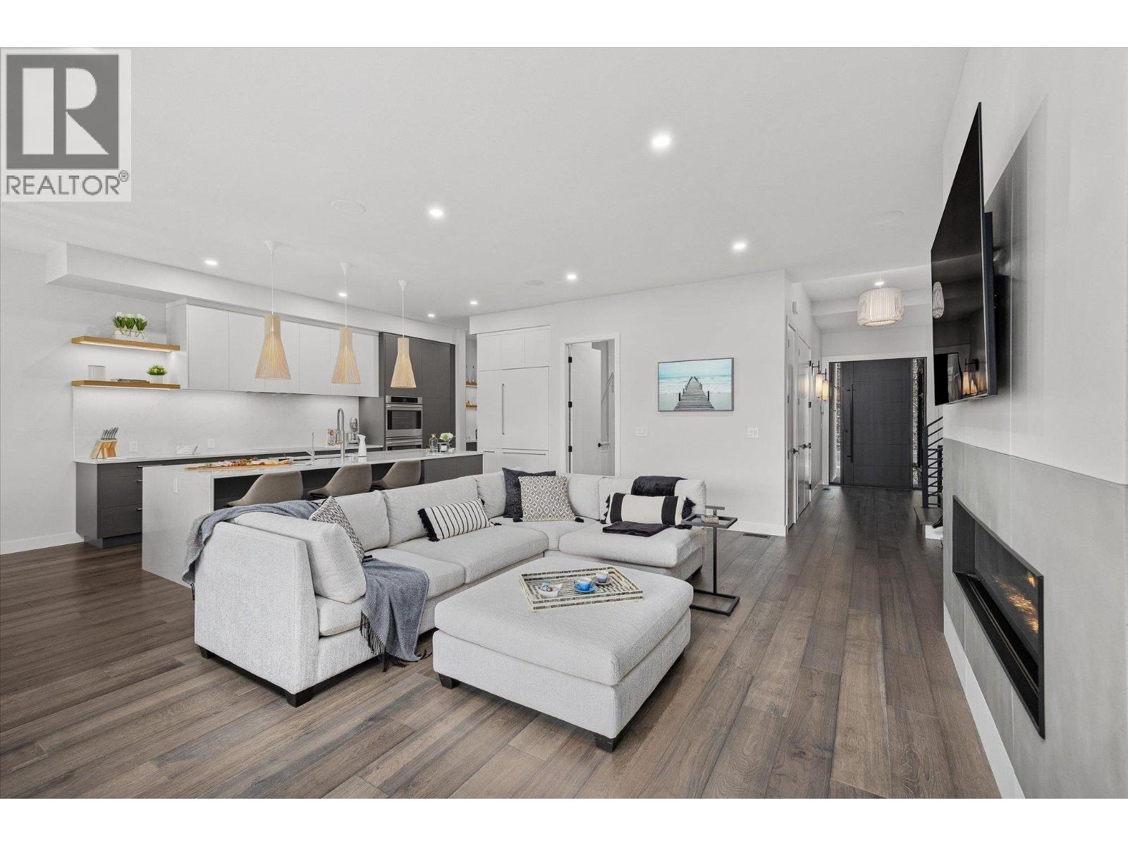 10058 Beacon Hill Drive, Lake Country, British Columbia  V4V 0A9 - Photo 11 - 10377279