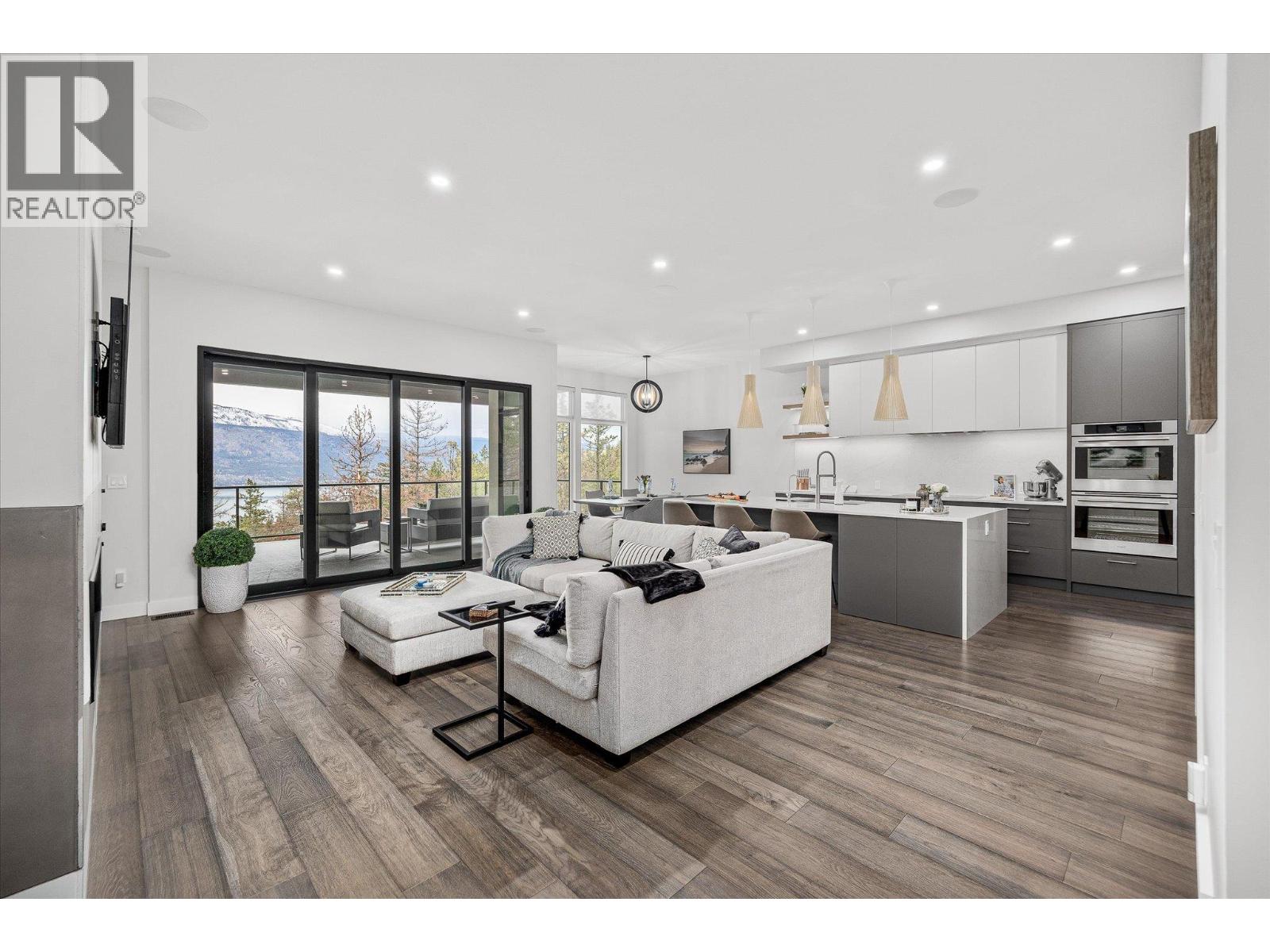 10058 Beacon Hill Drive, Lake Country, British Columbia  V4V 0A9 - Photo 6 - 10377279