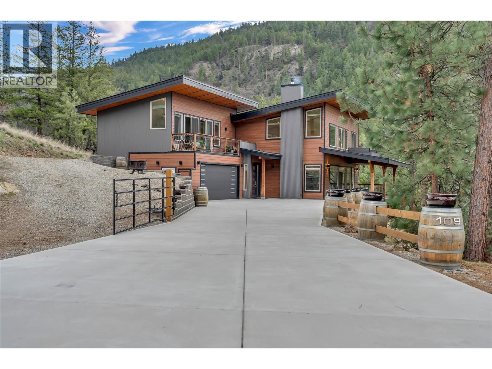 109 Fairway Drive, Kaleden, British Columbia  V0H 1K0 - Photo 2 - 10377372