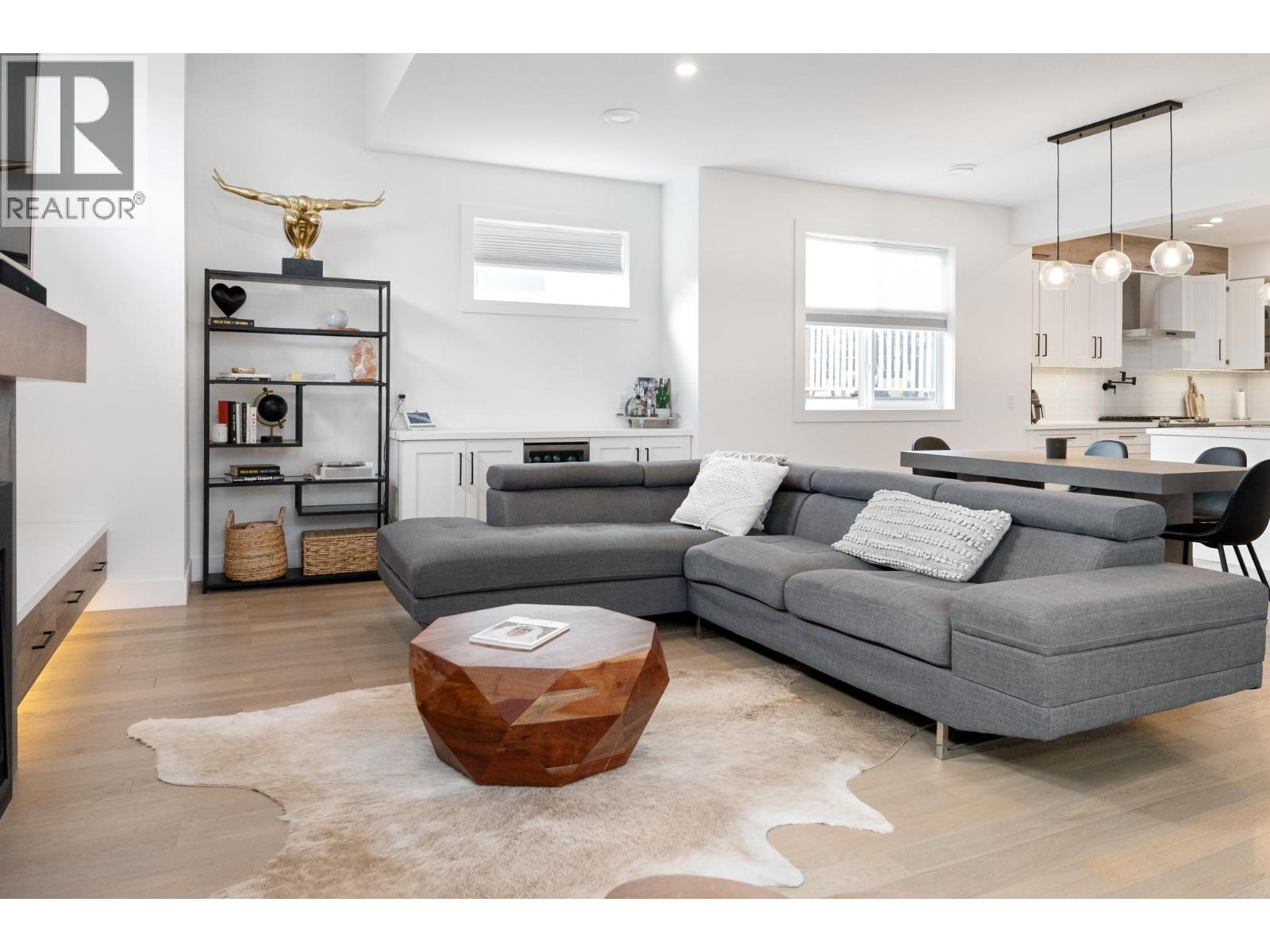 2481 Ethel Street, Kelowna, British Columbia  V1Y 3A4 - Photo 3 - 10376720