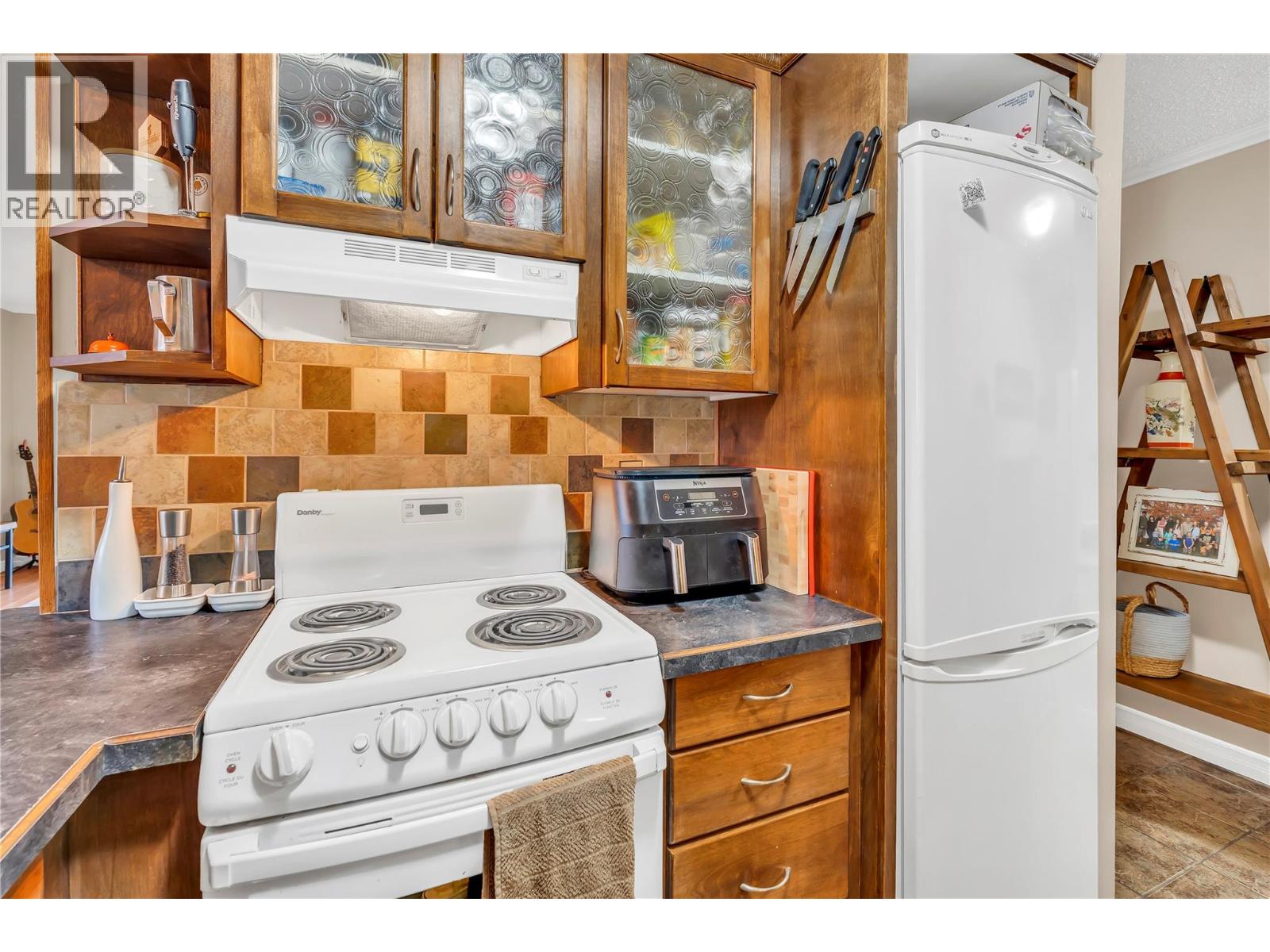 803 Fairview Road Unit# 312, Penticton, British Columbia  V2A 5Y7 - Photo 8 - 10377165