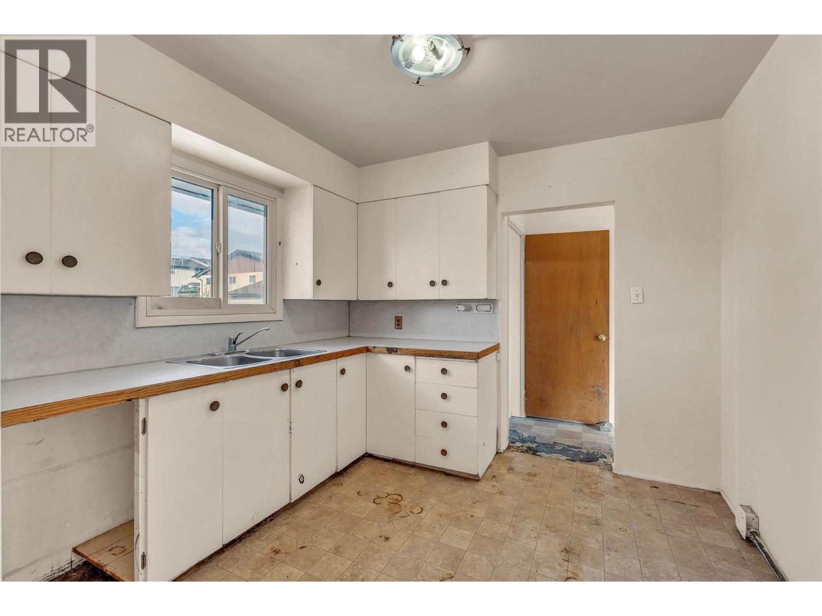 711 Nelson Avenue, Penticton, British Columbia  V2A 6J7 - Photo 7 - 10377398