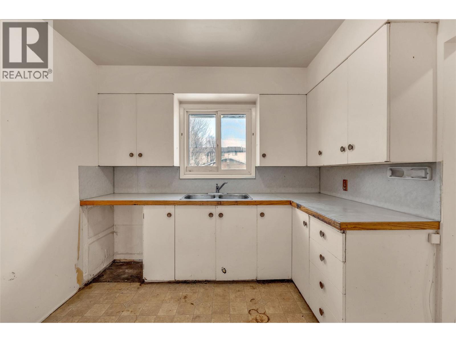 711 Nelson Avenue, Penticton, British Columbia  V2A 6J7 - Photo 9 - 10377398