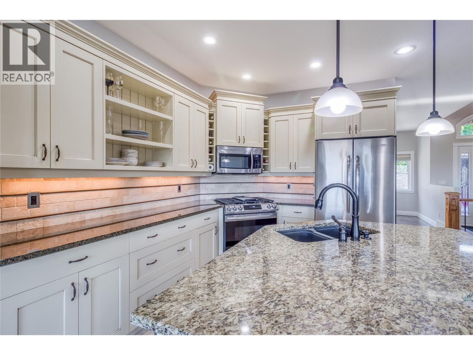 1084 Hume Avenue, Kelowna, British Columbia  V1P 1P2 - Photo 10 - 10377392