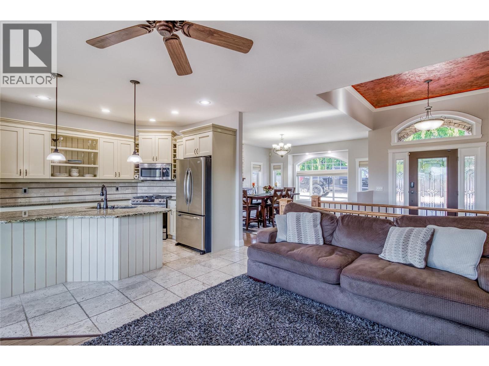 1084 Hume Avenue, Kelowna, British Columbia  V1P 1P2 - Photo 2 - 10377392