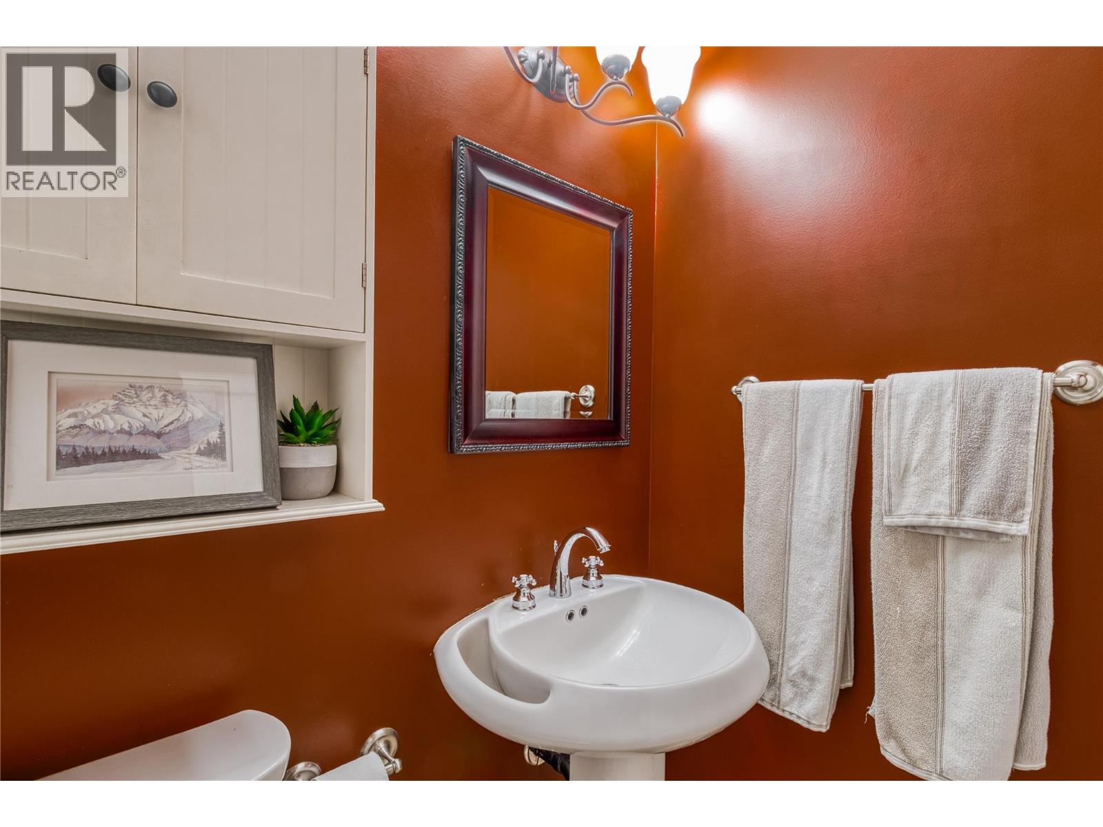 1084 Hume Avenue, Kelowna, British Columbia  V1P 1P2 - Photo 28 - 10377392