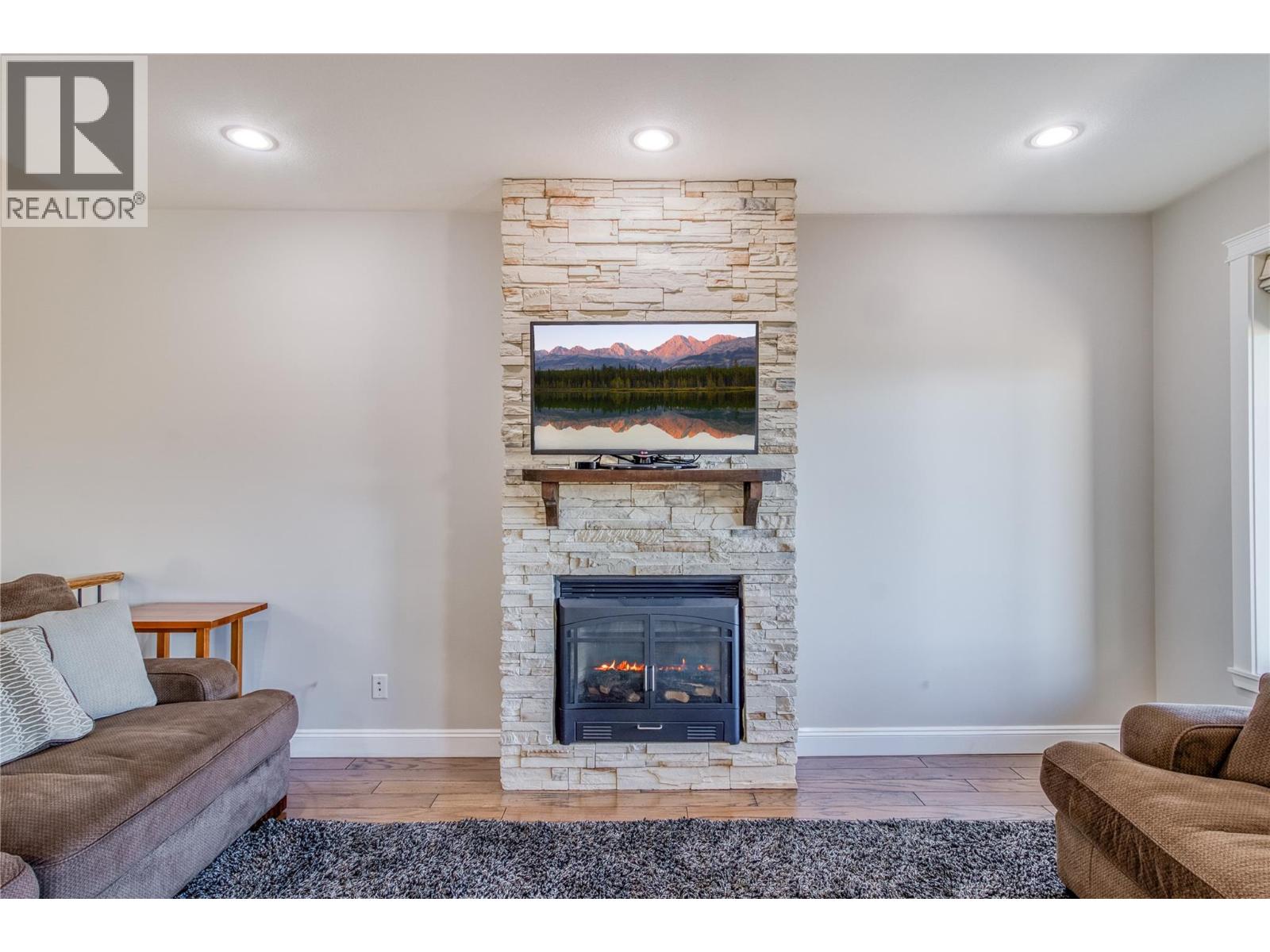 1084 Hume Avenue, Kelowna, British Columbia  V1P 1P2 - Photo 3 - 10377392