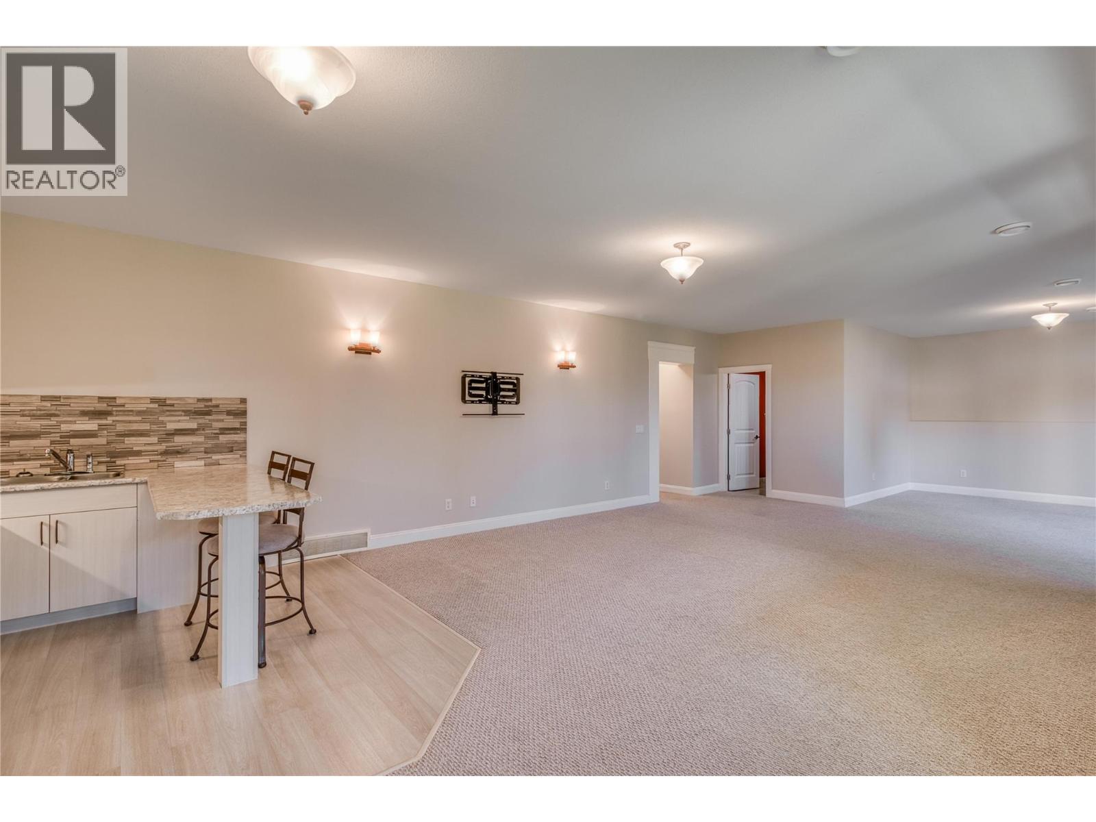 1084 Hume Avenue, Kelowna, British Columbia  V1P 1P2 - Photo 38 - 10377392