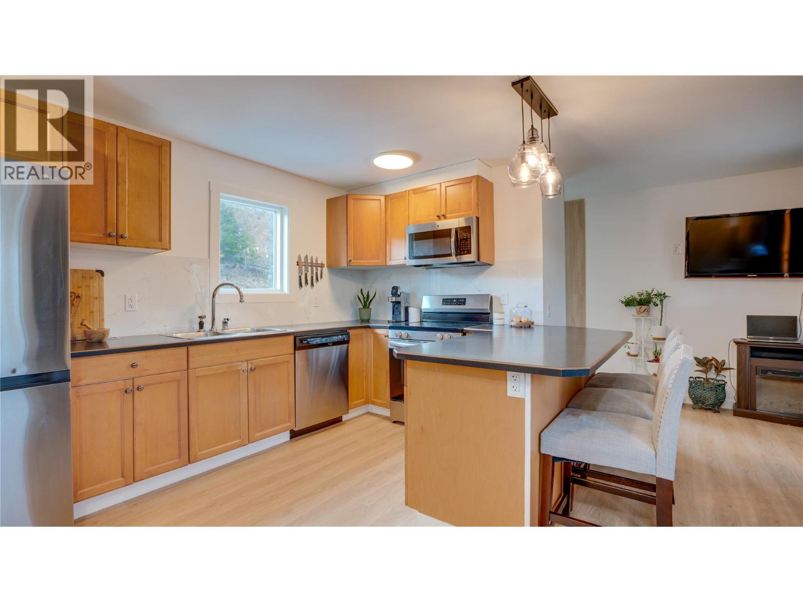 878 Deep Creek Road Unit# A, Enderby, British Columbia  V0E 1V3 - Photo 3 - 10377185