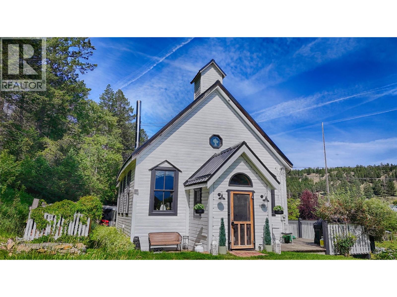 9211 West Avenue, Wilmer, British Columbia  V0A 1K5 - Photo 1 - 10377148