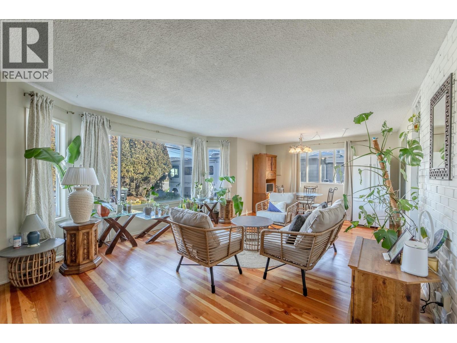 376 Green Avenue W, Penticton, British Columbia  V2A 3T3 - Photo 2 - 10377451