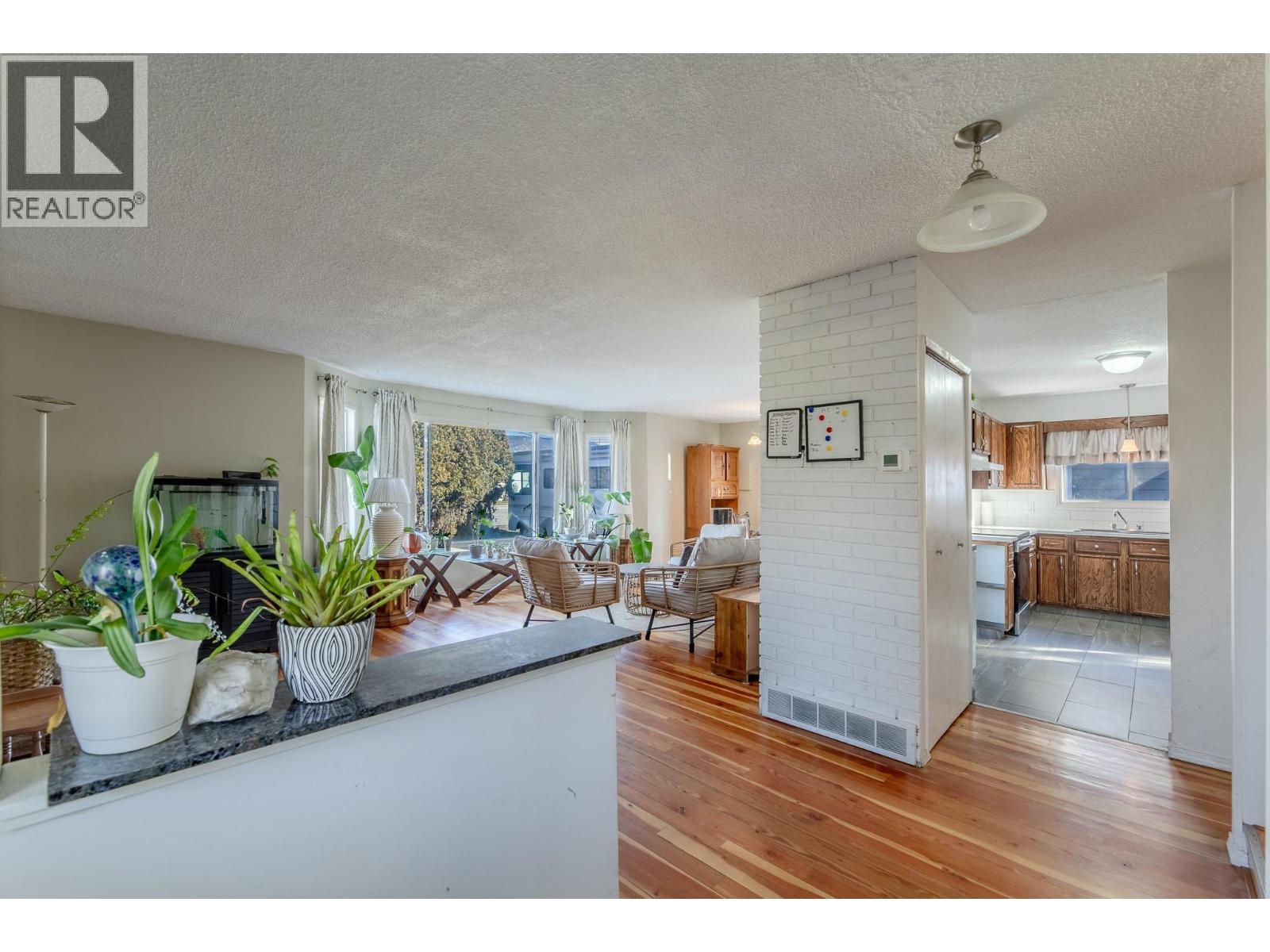 376 Green Avenue W, Penticton, British Columbia  V2A 3T3 - Photo 3 - 10377451