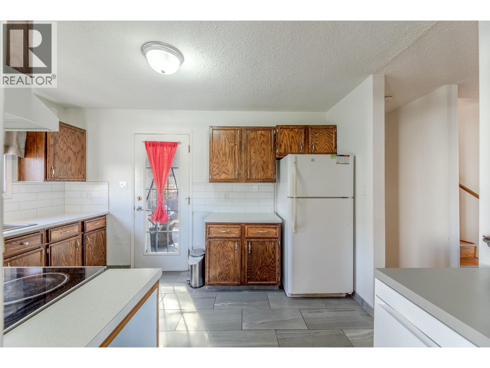 376 Green Avenue W, Penticton, British Columbia  V2A 3T3 - Photo 6 - 10377451