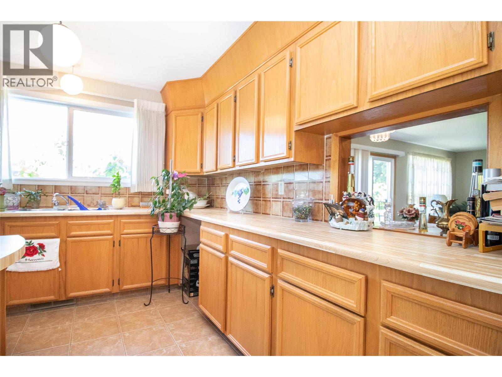 532 O'keefe Court, Kelowna, British Columbia  V1X 6B1 - Photo 9 - 10377433