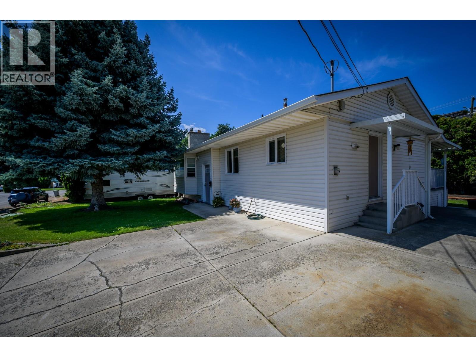 1743 Sheridan Drive, Kamloops, British Columbia  V2B 6B1 - Photo 2 - 10377452