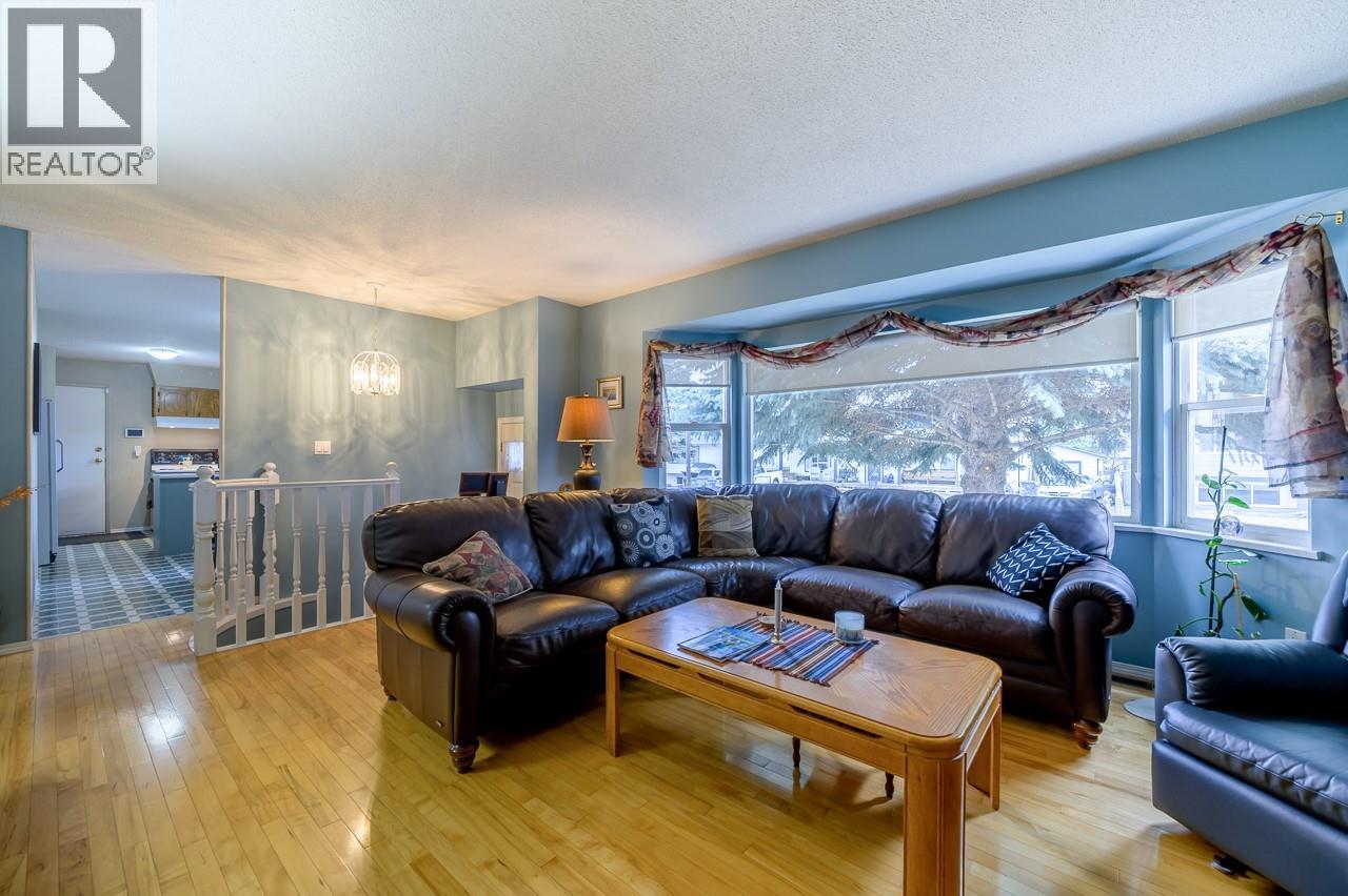 1743 Sheridan Drive, Kamloops, British Columbia  V2B 6B1 - Photo 4 - 10377452
