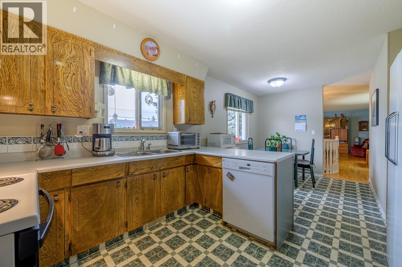 1743 Sheridan Drive, Kamloops, British Columbia  V2B 6B1 - Photo 6 - 10377452