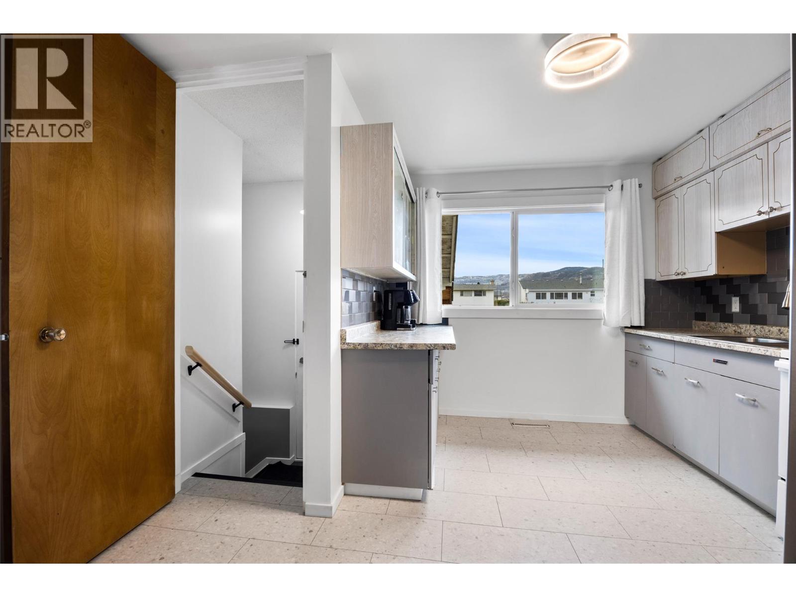 881 Pembroke Avenue, Kamloops, British Columbia  V2B 1Z2 - Photo 11 - 10377403