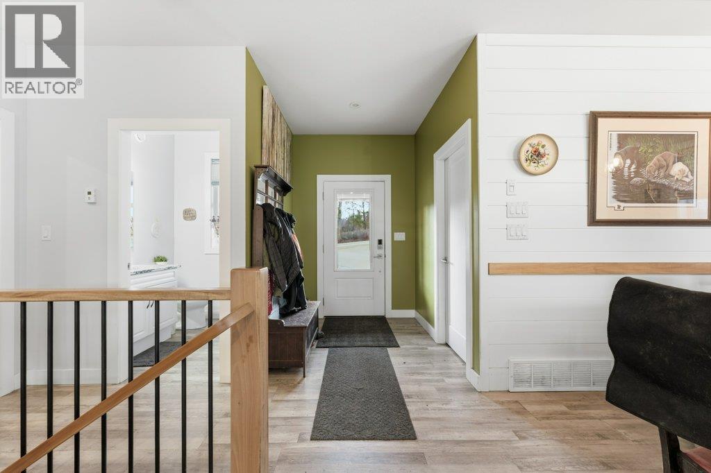 4370 Round Prairie Road, Spallumcheen, British Columbia  V0E 2B4 - Photo 2 - 10377394