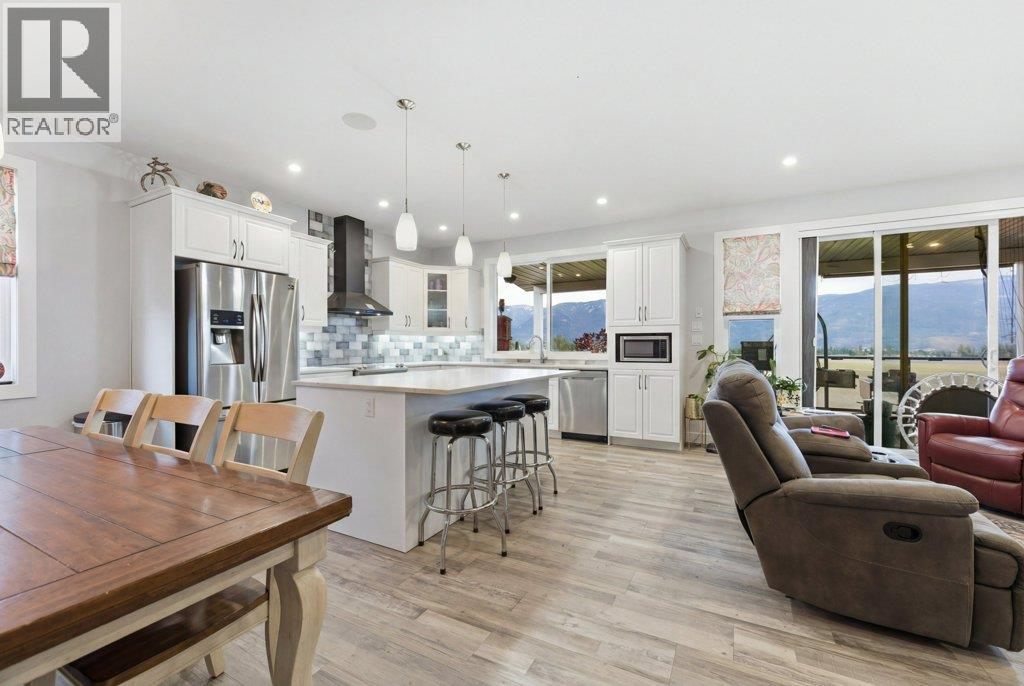 4370 Round Prairie Road, Spallumcheen, British Columbia  V0E 2B4 - Photo 3 - 10377394