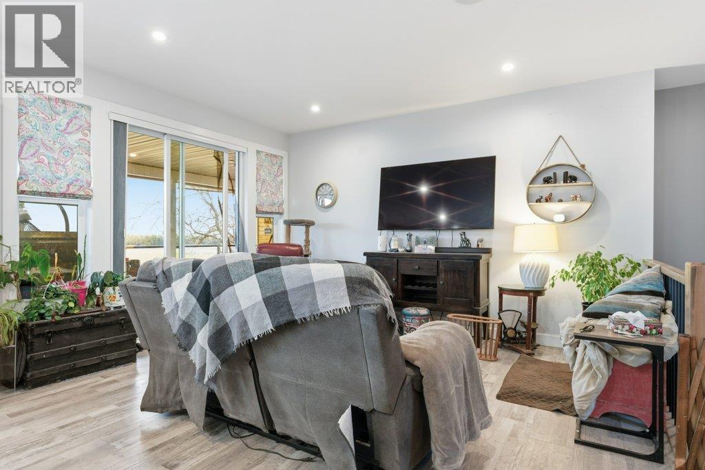 4370 Round Prairie Road, Spallumcheen, British Columbia  V0E 2B4 - Photo 6 - 10377394