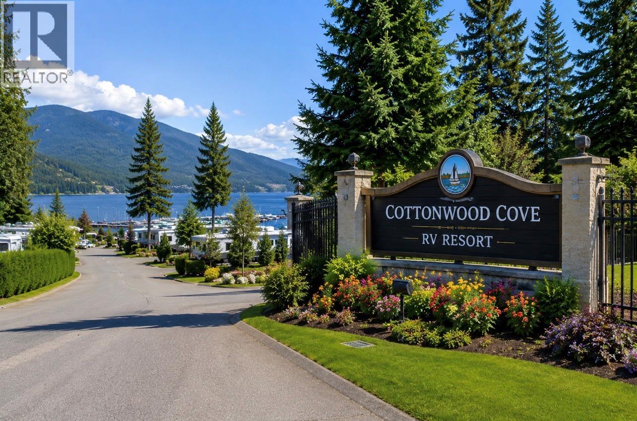 10 Marina Way, Lee Creek, British Columbia  V0E 1M4 - Photo 3 - 10377449