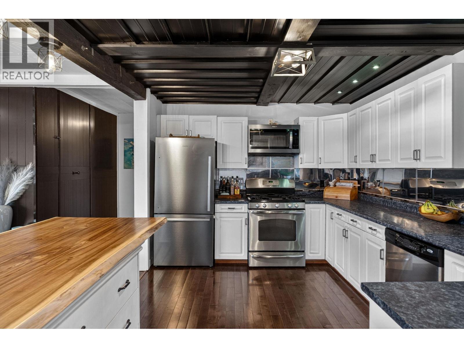 9803 Venables Drive, Coldstream, British Columbia  V1B 2K1 - Photo 18 - 10376732