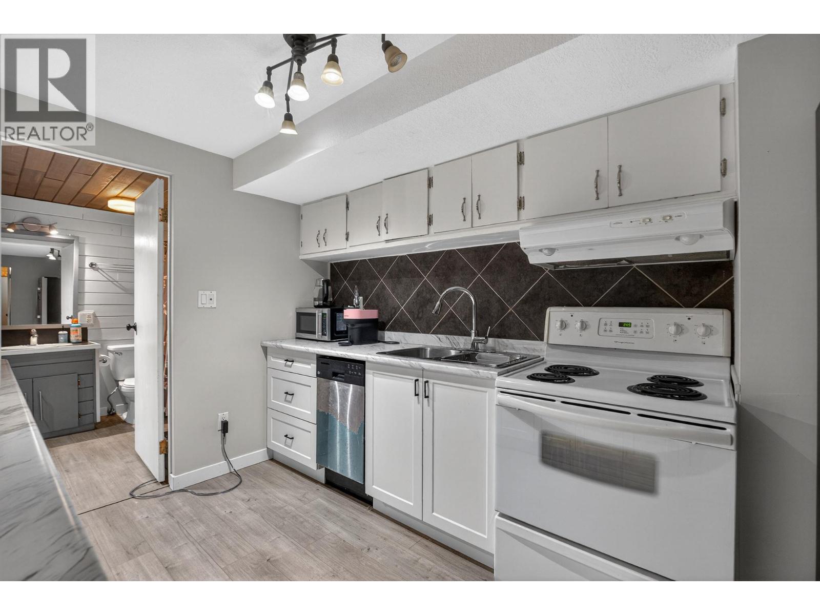 9803 Venables Drive, Coldstream, British Columbia  V1B 2K1 - Photo 45 - 10376732