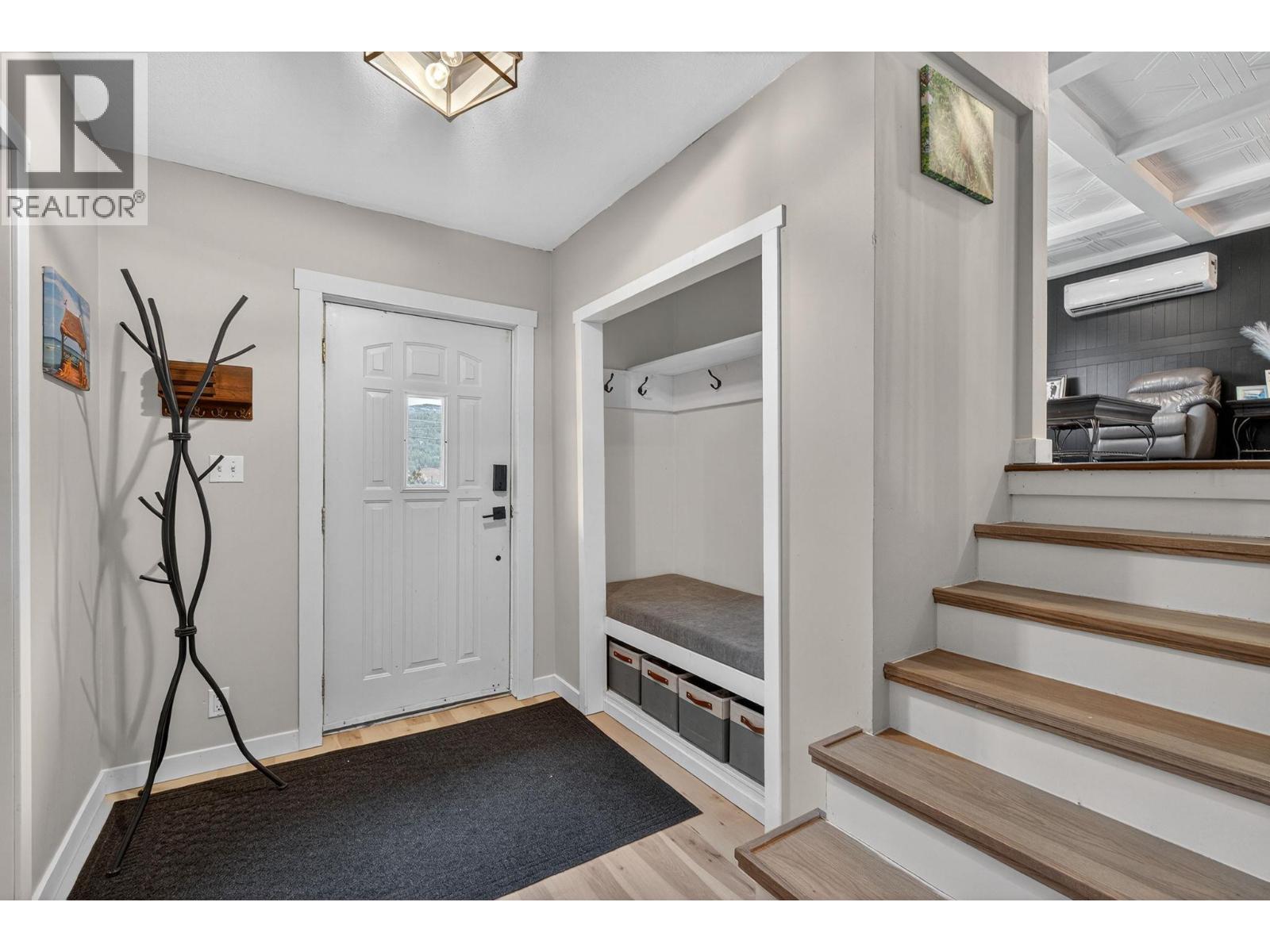 9803 Venables Drive, Coldstream, British Columbia  V1B 2K1 - Photo 5 - 10376732