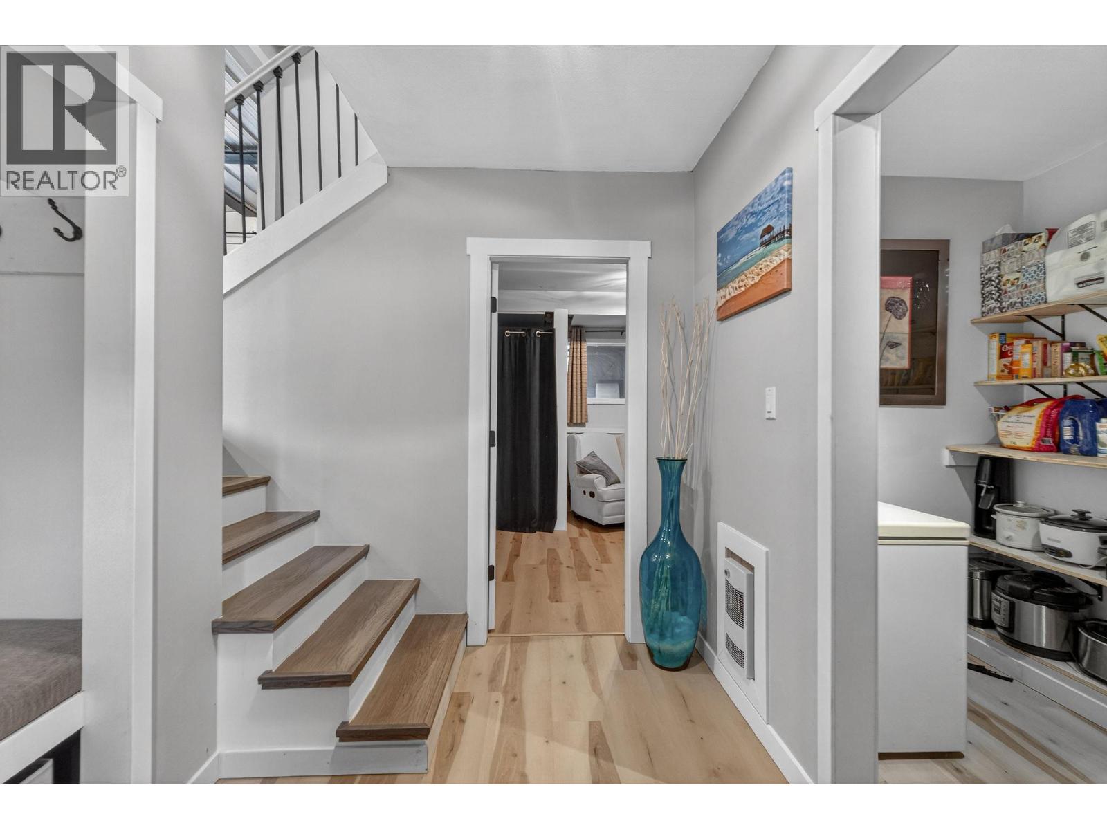 9803 Venables Drive, Coldstream, British Columbia  V1B 2K1 - Photo 9 - 10376732