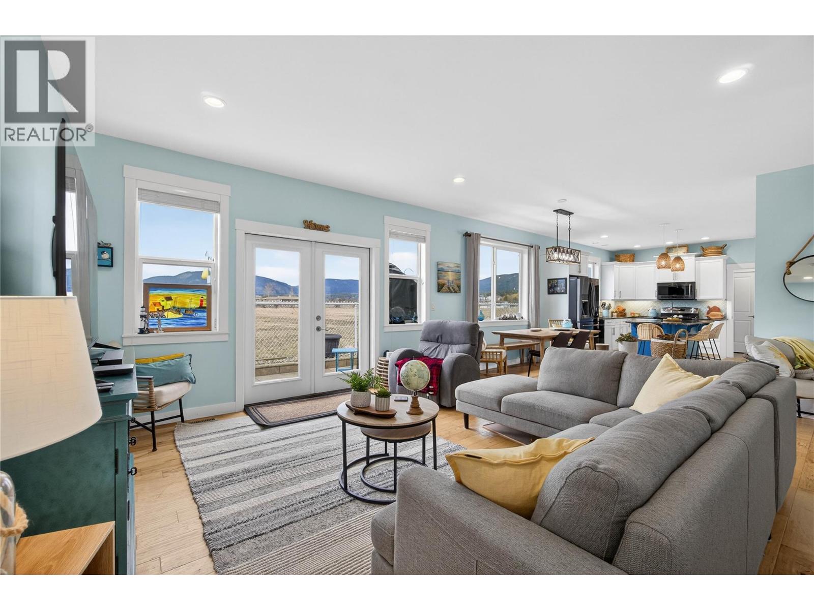 1330 10 Street Sw Unit# 1, Salmon Arm, British Columbia  V1E 0E4 - Photo 2 - 10376945