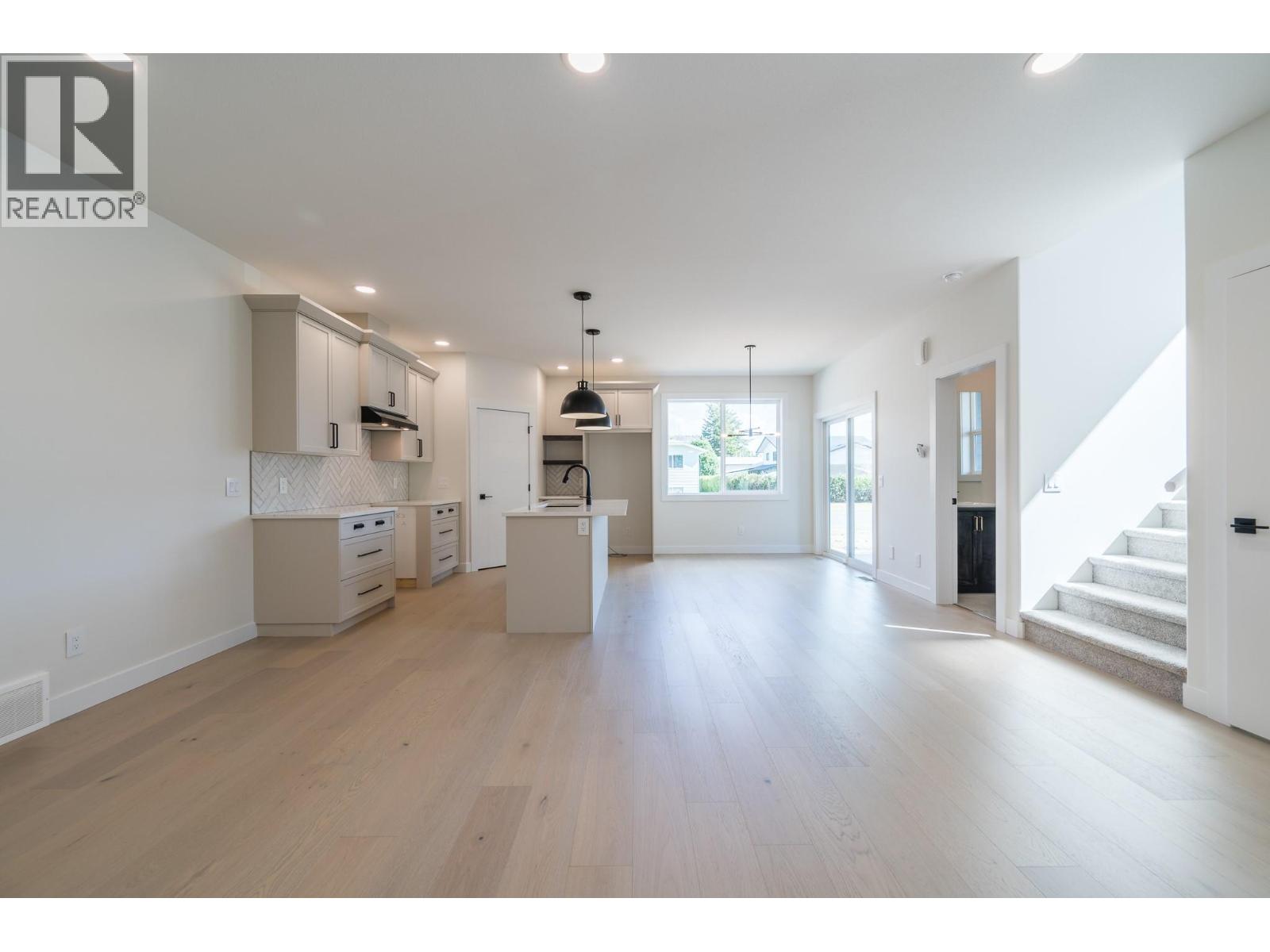 3228 Bank Road, Kamloops, British Columbia  V2B 6Z7 - Photo 2 - 10377415