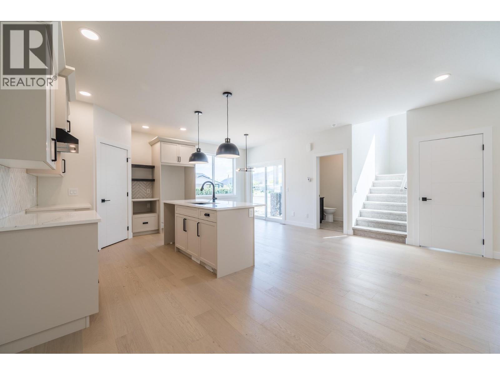 3228 Bank Road, Kamloops, British Columbia  V2B 6Z7 - Photo 3 - 10377415