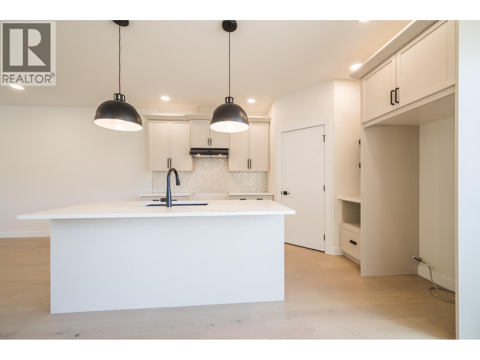 3228 Bank Road, Kamloops, British Columbia  V2B 6Z7 - Photo 5 - 10377415