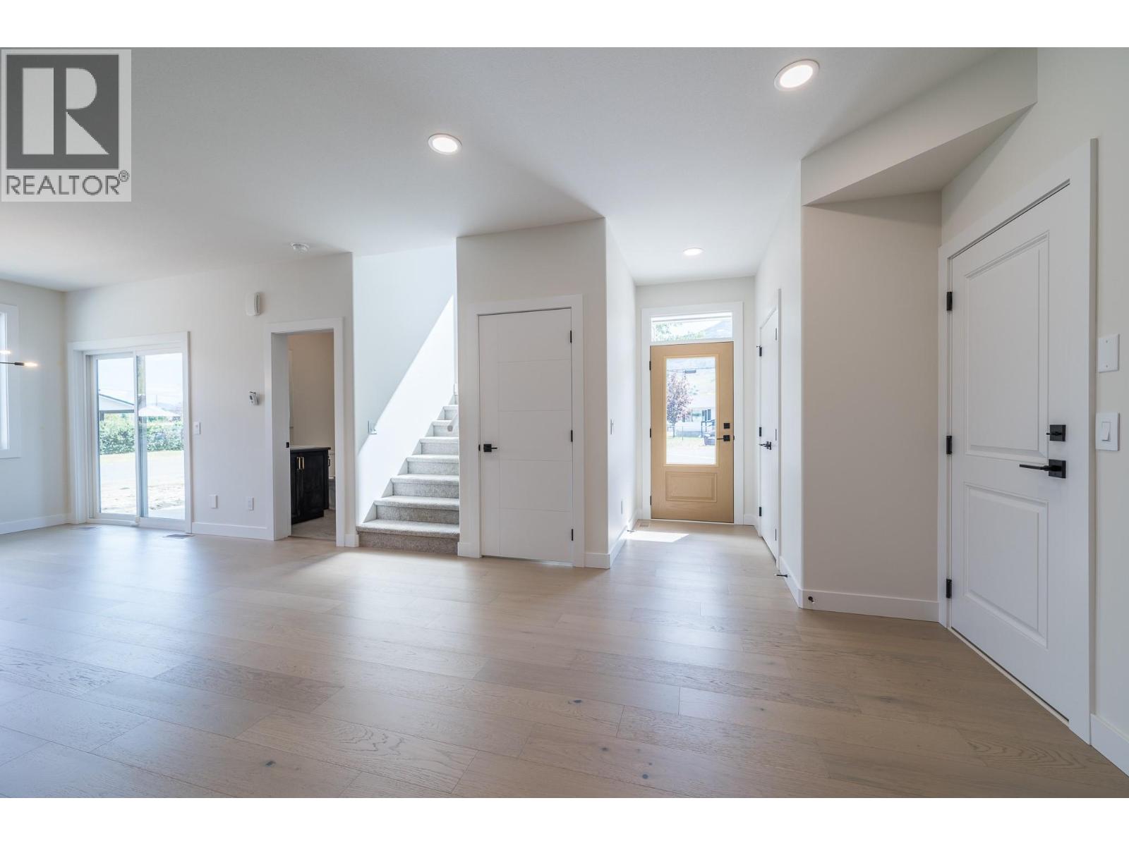 3228 Bank Road, Kamloops, British Columbia  V2B 6Z7 - Photo 8 - 10377415