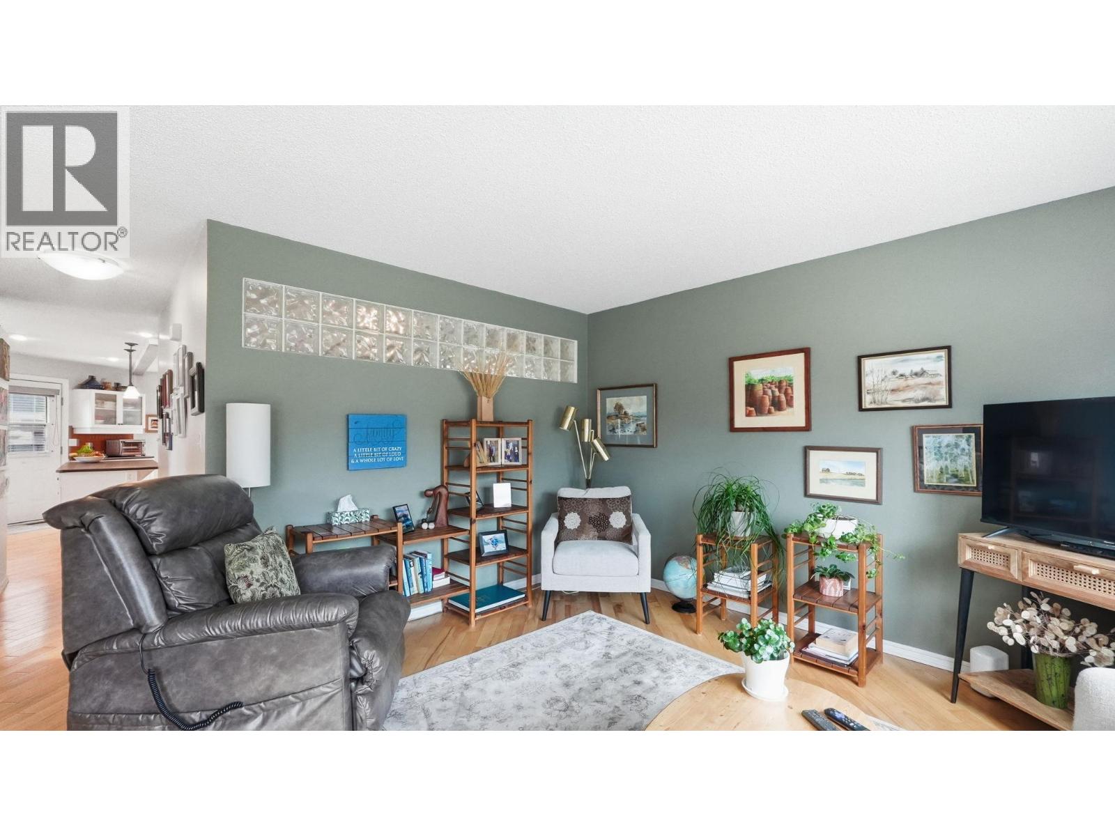 381 Norton Street, Penticton, British Columbia  V2A 4H9 - Photo 3 - 10377353