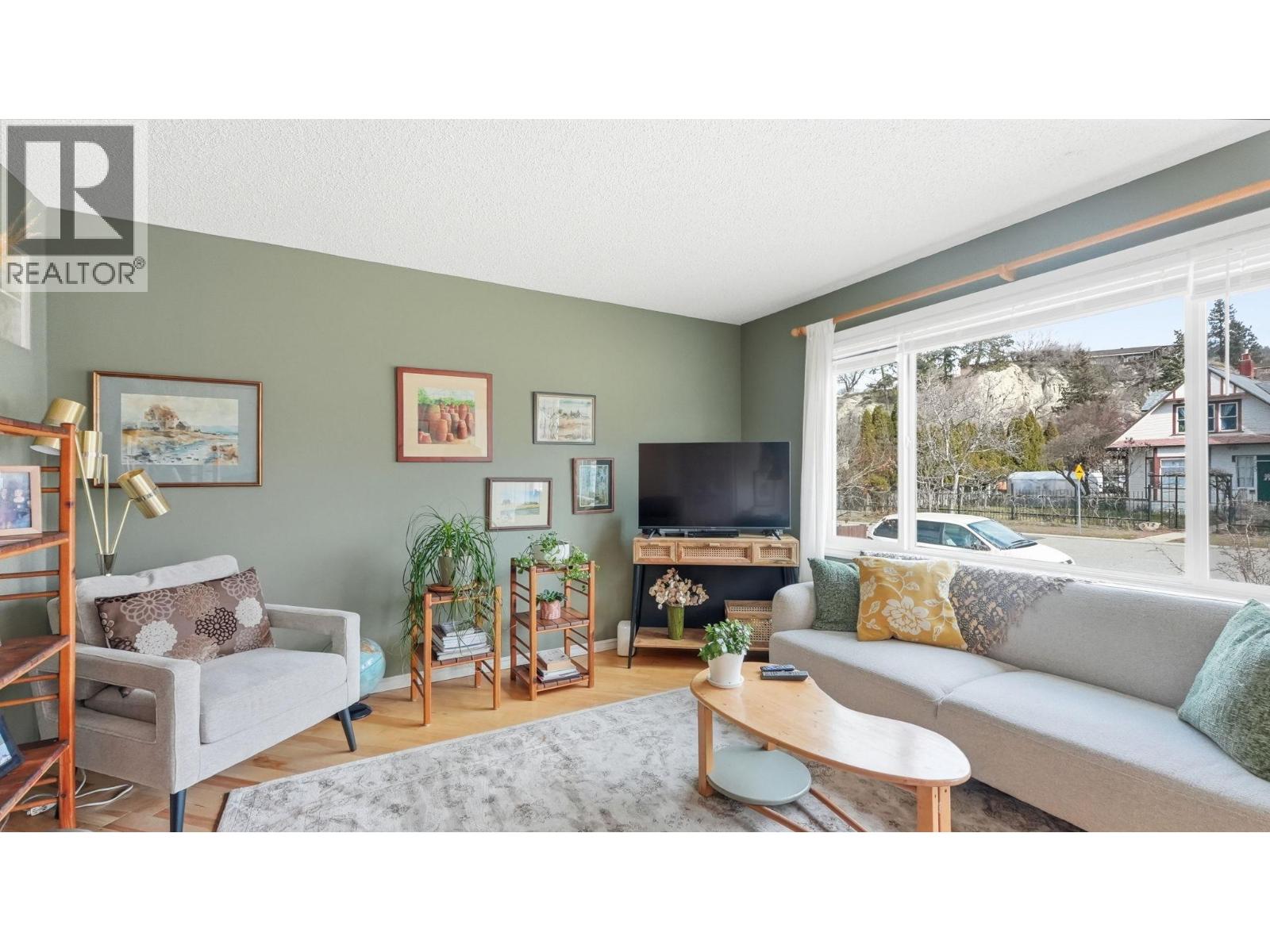 381 Norton Street, Penticton, British Columbia  V2A 4H9 - Photo 4 - 10377353