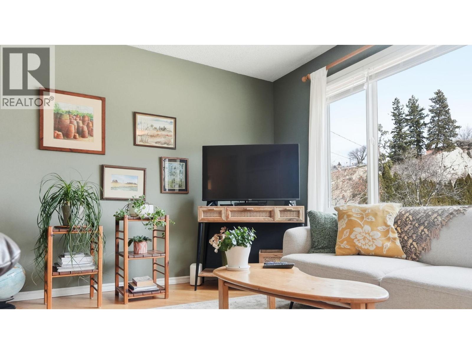 381 Norton Street, Penticton, British Columbia  V2A 4H9 - Photo 5 - 10377353