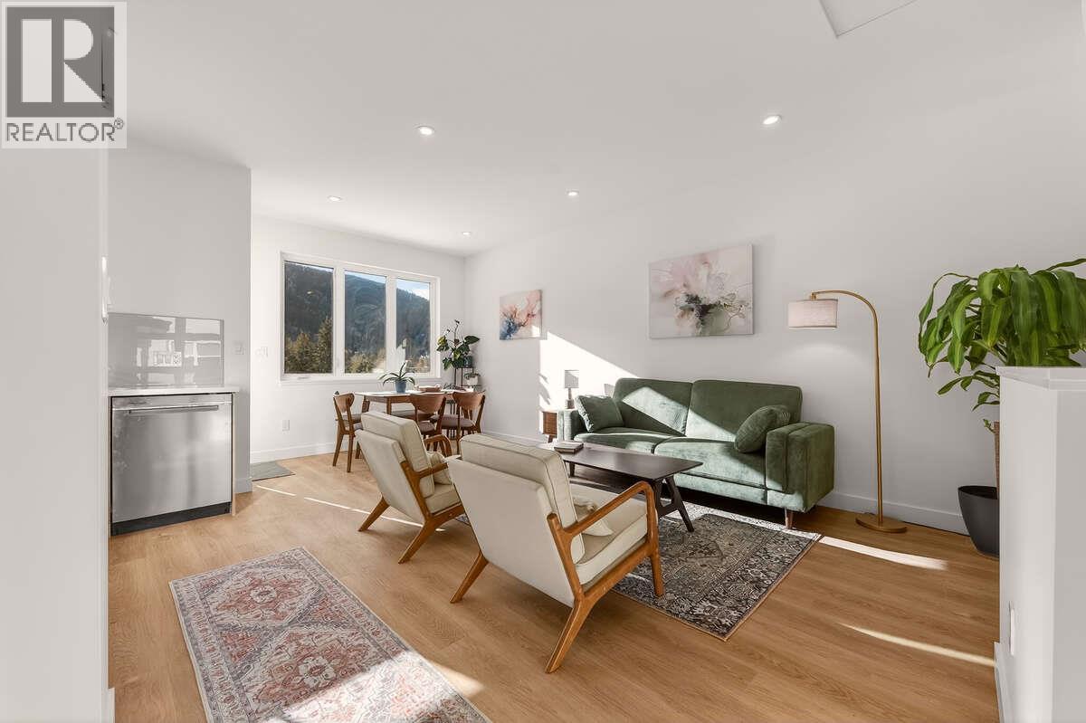 2224 Falls Street Unit# B, Nelson, British Columbia  V1L 1K4 - Photo 1 - 10377507