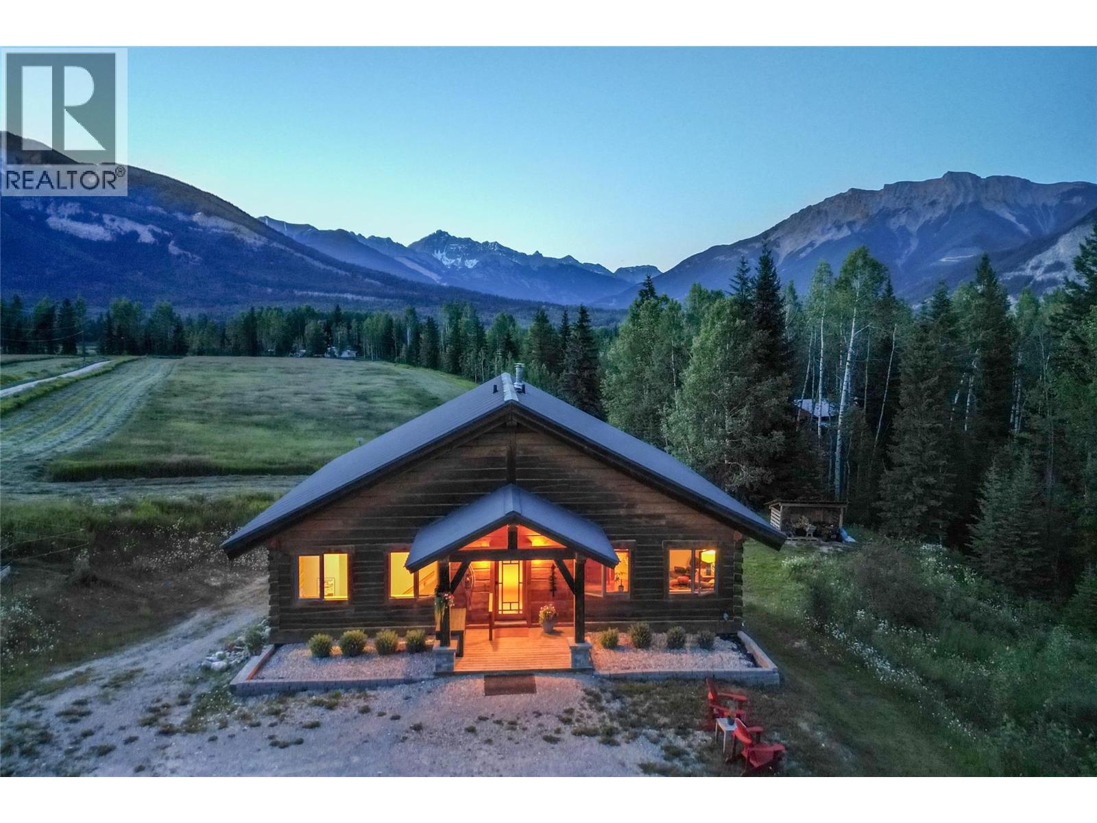 2550 Kettleston Road, Golden, British Columbia  V0A 1H1 - Photo 1 - 10377527