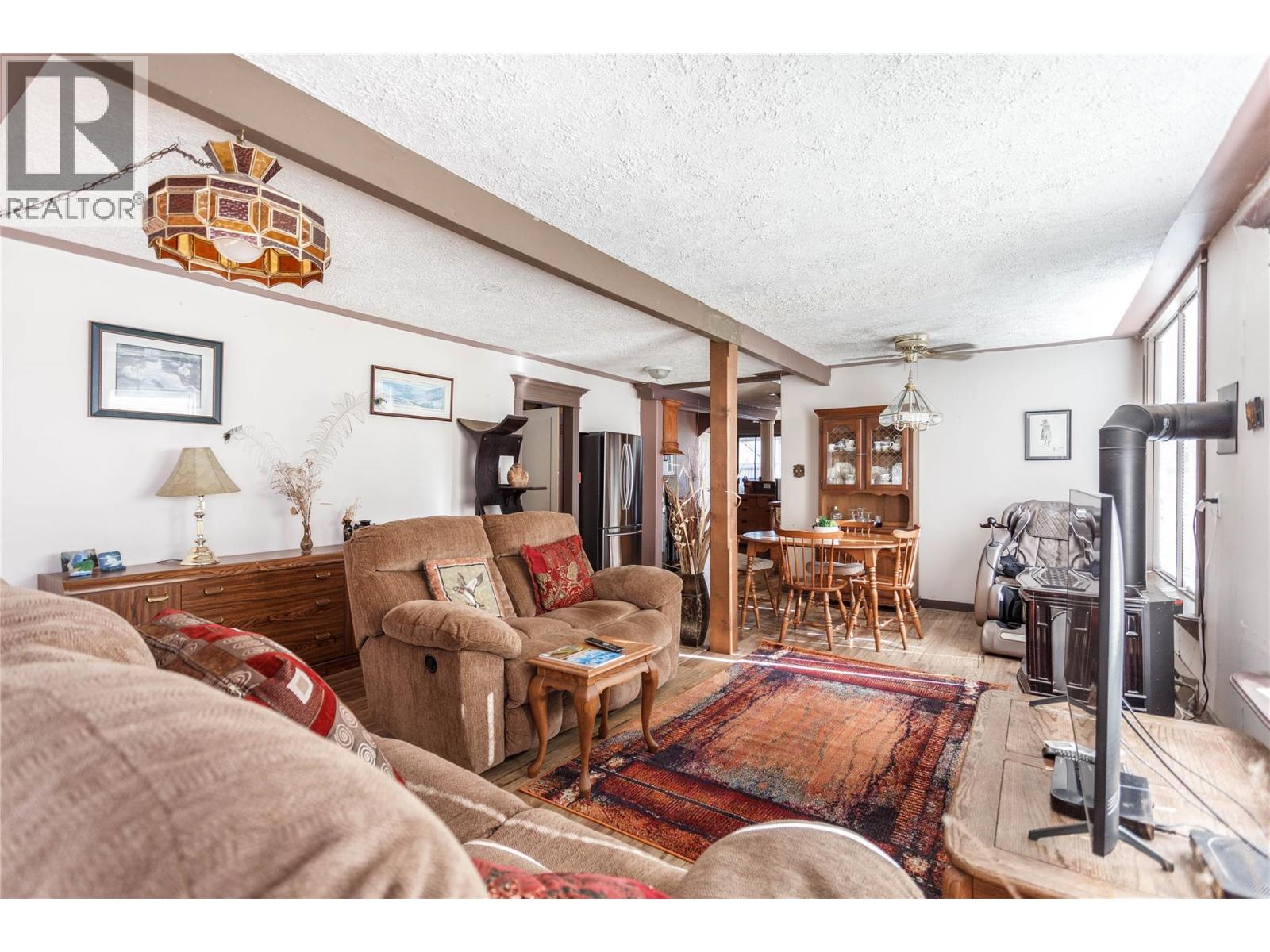 1978 Pleasant Valley Road, Spallumcheen, British Columbia  V4Y 0T7 - Photo 13 - 10376530