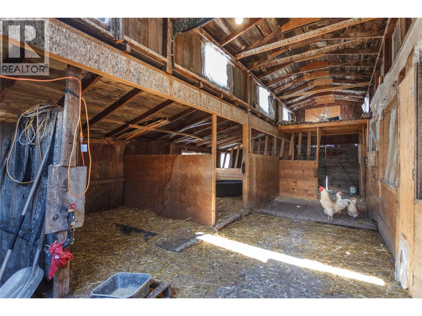 1978 Pleasant Valley Road, Spallumcheen, British Columbia  V4Y 0T7 - Photo 32 - 10376530